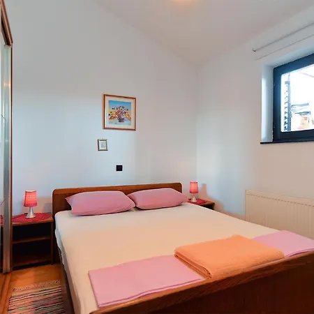 Apartament With Parking Space Banjole, - 20675