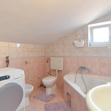 With Parking Space Banjole, - 20675