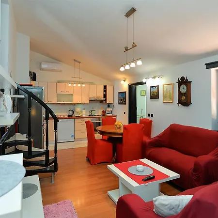 With Parking Space Banjole, - 20675 Appartement *
