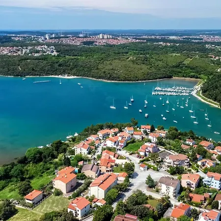 With Parking Space Banjole, - 20675 Pula