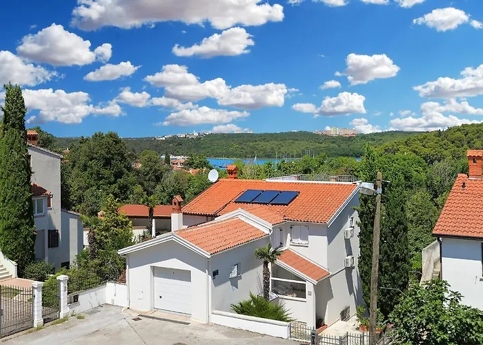 With Parking Space Banjole, - 20675 *