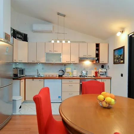 With Parking Space Banjole, - 20675